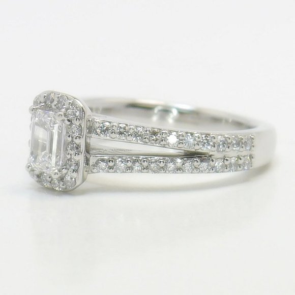IGI - 0.50 CT Emerald Halo Lab Grown Diamond Ring - Picture 2 of 4